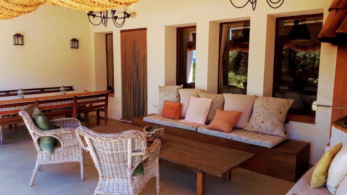 Flores Amarillas B&B Almoharin Bagian luar foto