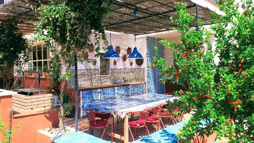 Flores Amarillas B&B Almoharin Bagian luar foto