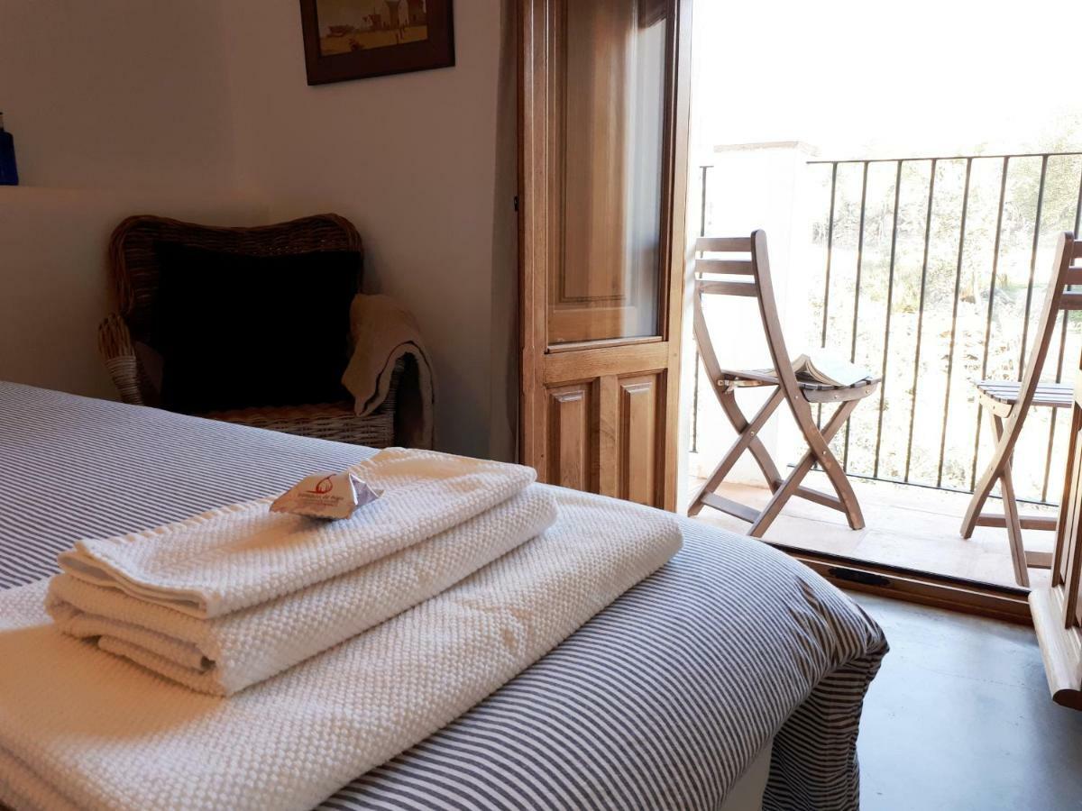Flores Amarillas B&B Almoharin Bagian luar foto